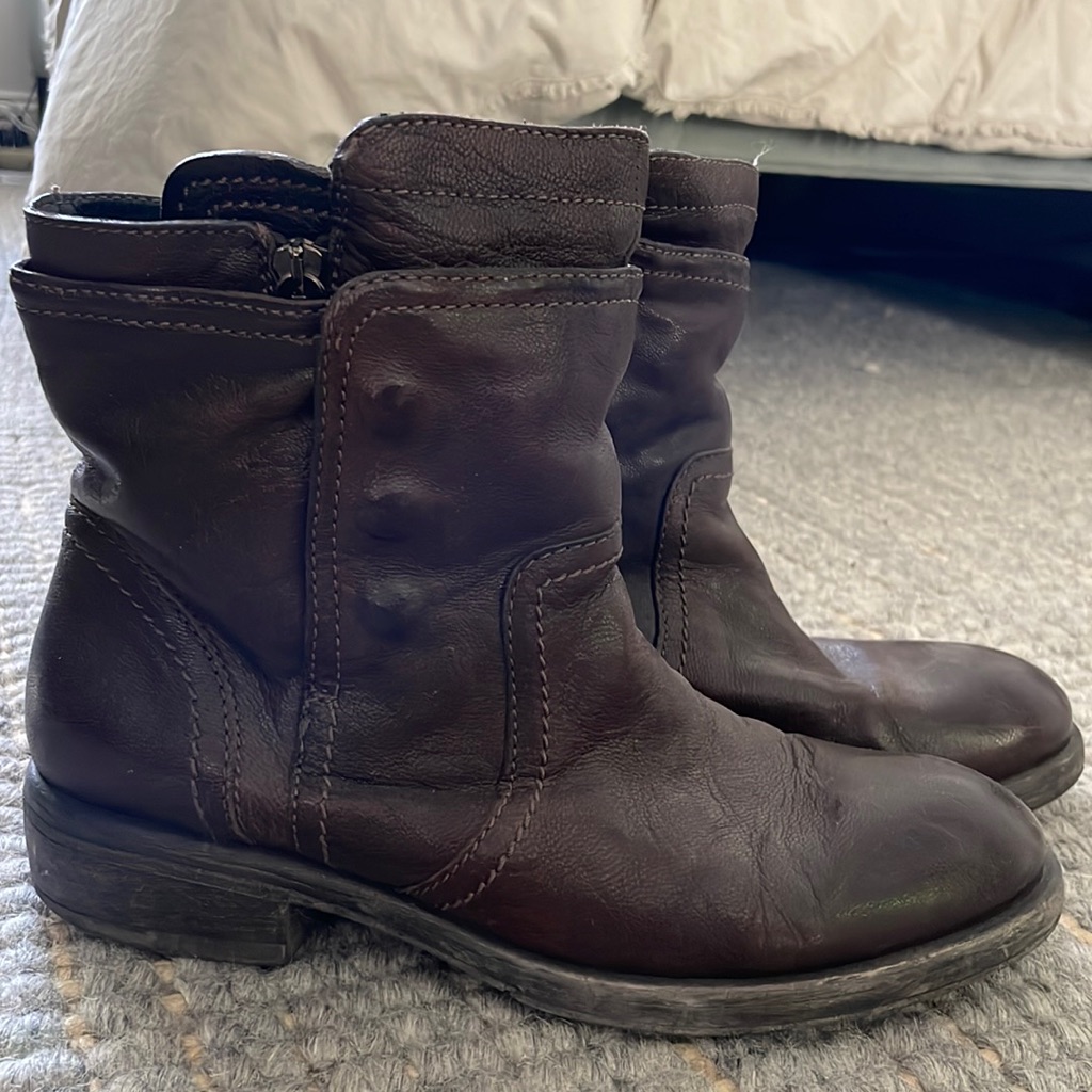 Vera Wang Boot